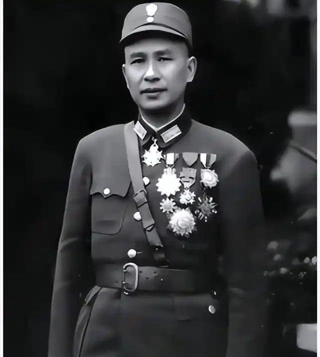 最让蒋介石头疼的是，国民党中真正能打大仗的，真正有真才实学的，往往都不是他的嫡系