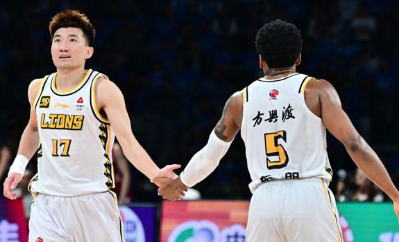 孙铭徽与广厦男篮：从球鞋争议到赛场纷争