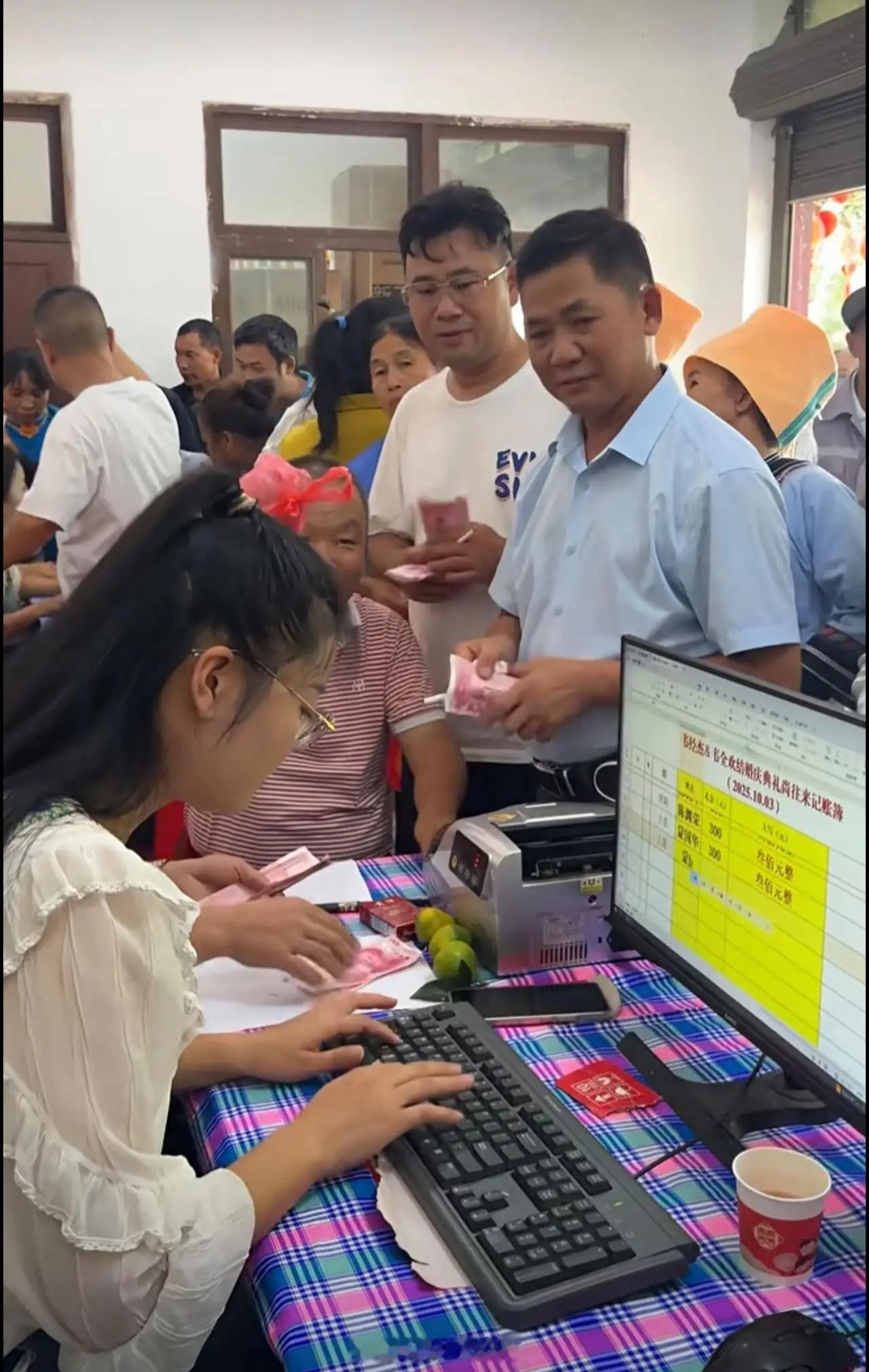 当00后当上了账房先生，电脑记账+公示显示屏​​​