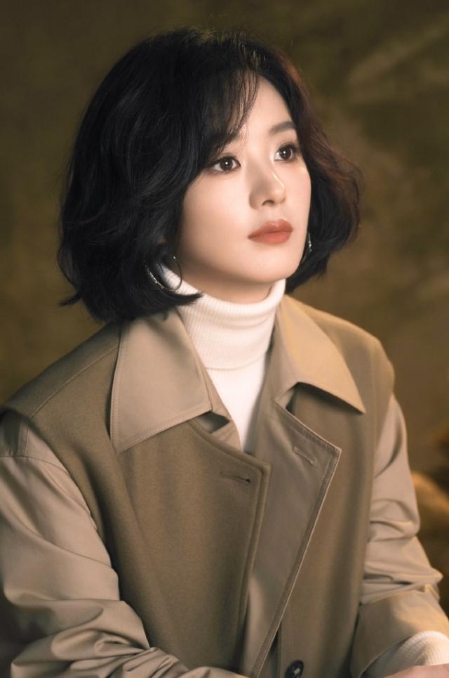 赵丽颖这几天挺倒霉！《小城大事》开播发布会之后再也没露面，但是《小城大事》开播