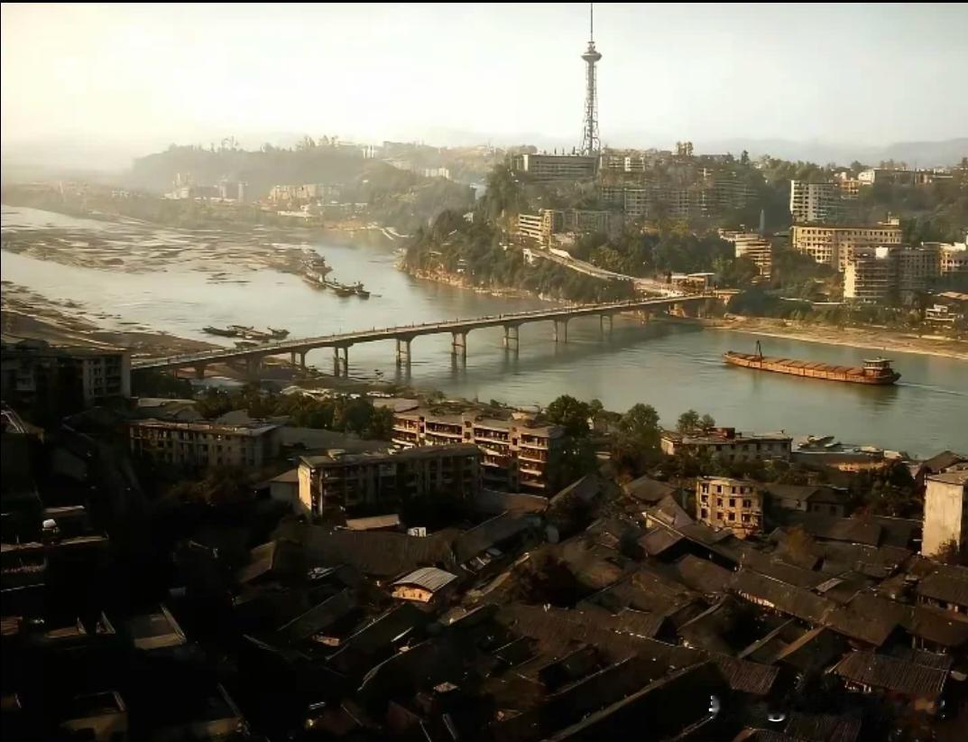 多年以前1993年的绵阳东方红大桥这片土地变化特别大，那条江还是原来的江。