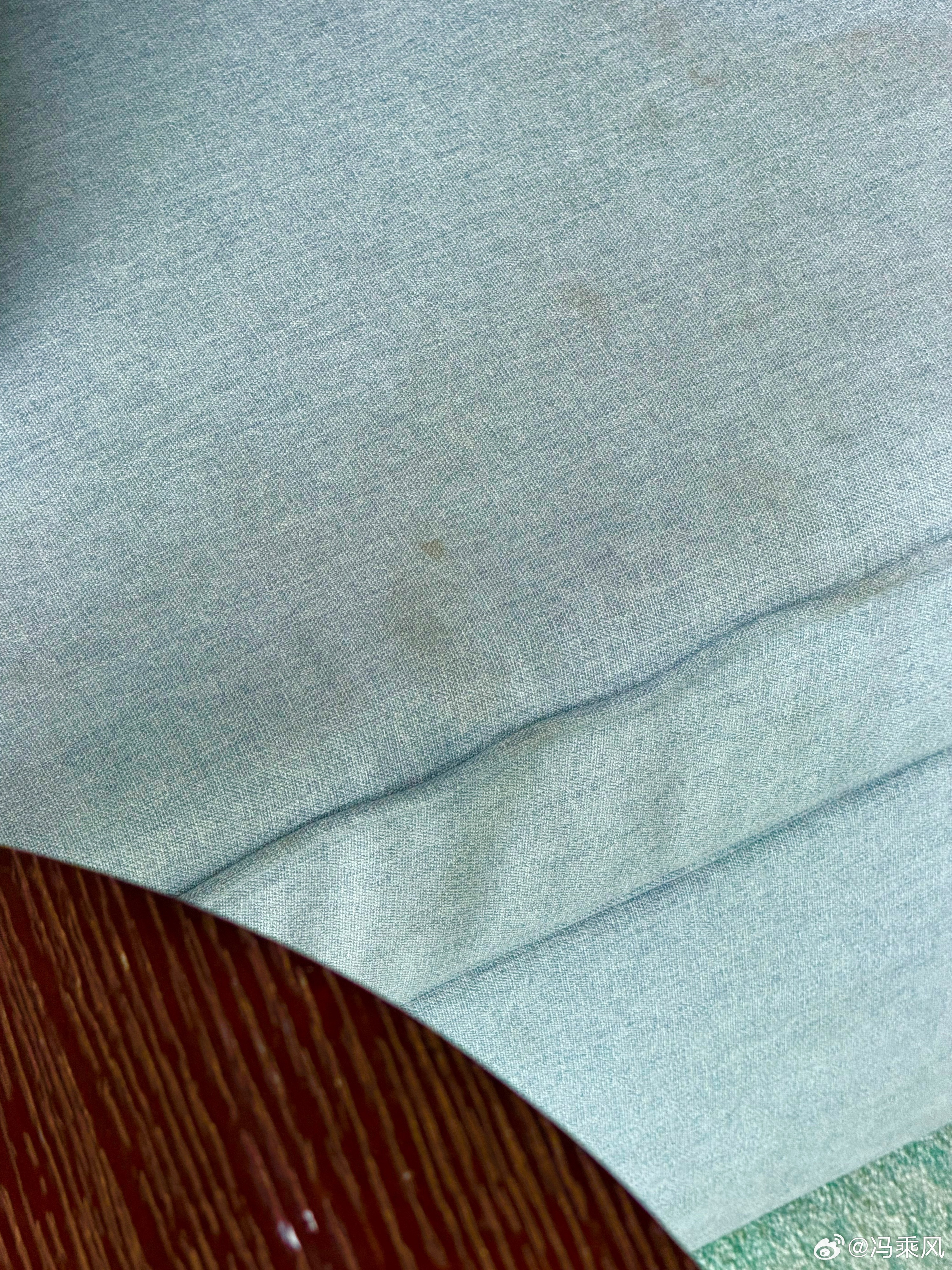 作为一个资深土鳖，我一般对酒店不会太挑剔，尤其是主办方安排的酒店，干净卫生就行。