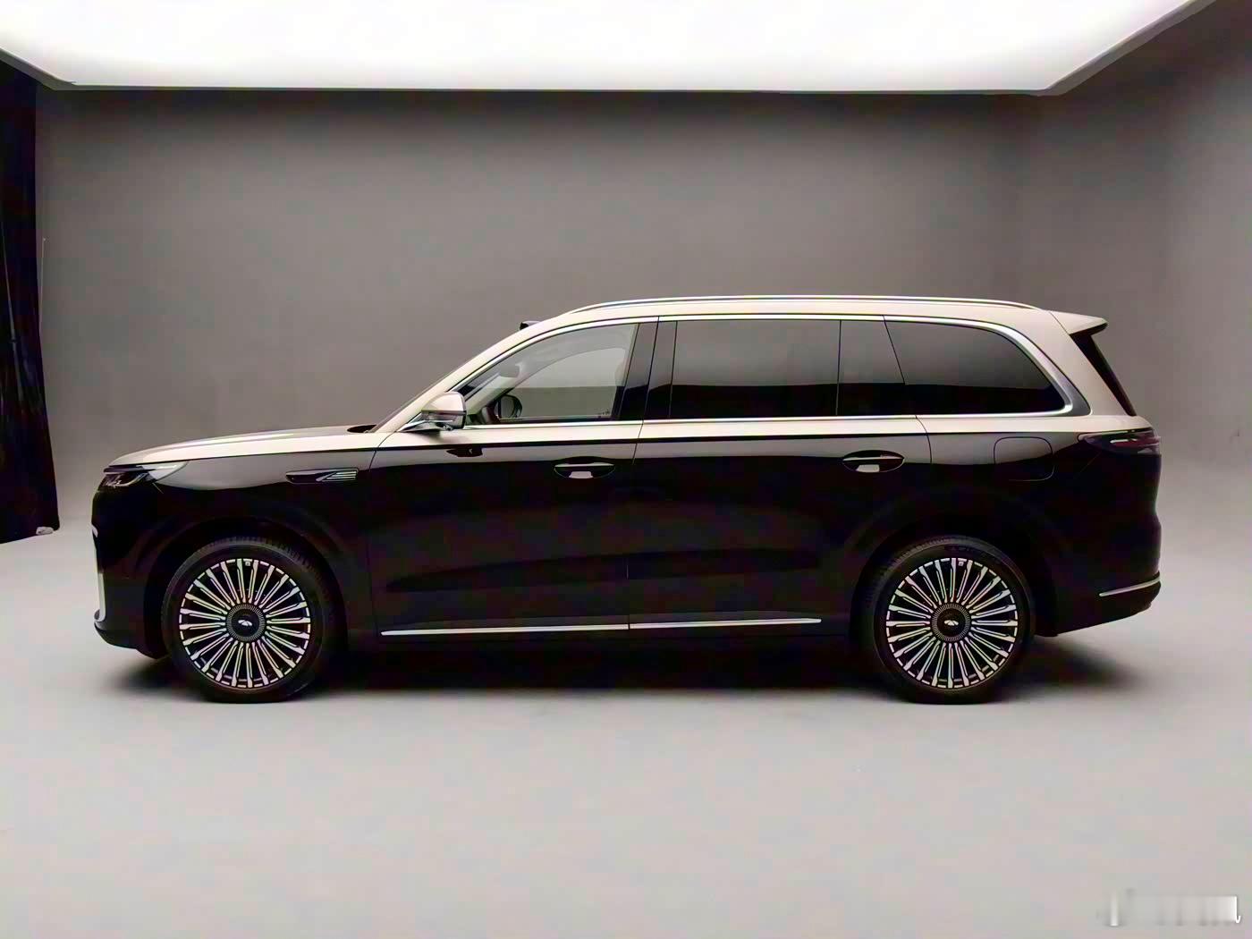 又来一台5米2的大6座SUV，1.5T增程式动力带激光雷达，风云T11这个侧面造