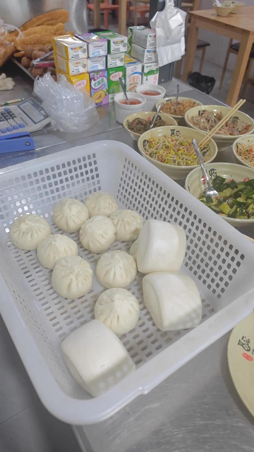 卖包子以后发现很多老人熬不过冬天|||开早餐店三年，一到冬天隔三差五就有人来定包