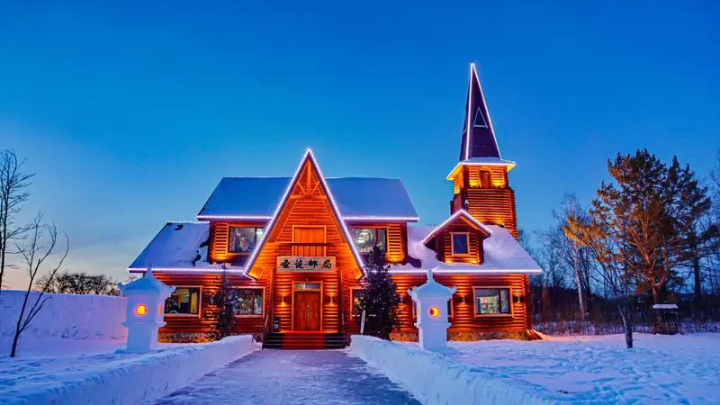 黑龙江大兴安岭又双叒叕上演极光美景啦！就说“神州北极”漠河，新年第一天受地磁暴影