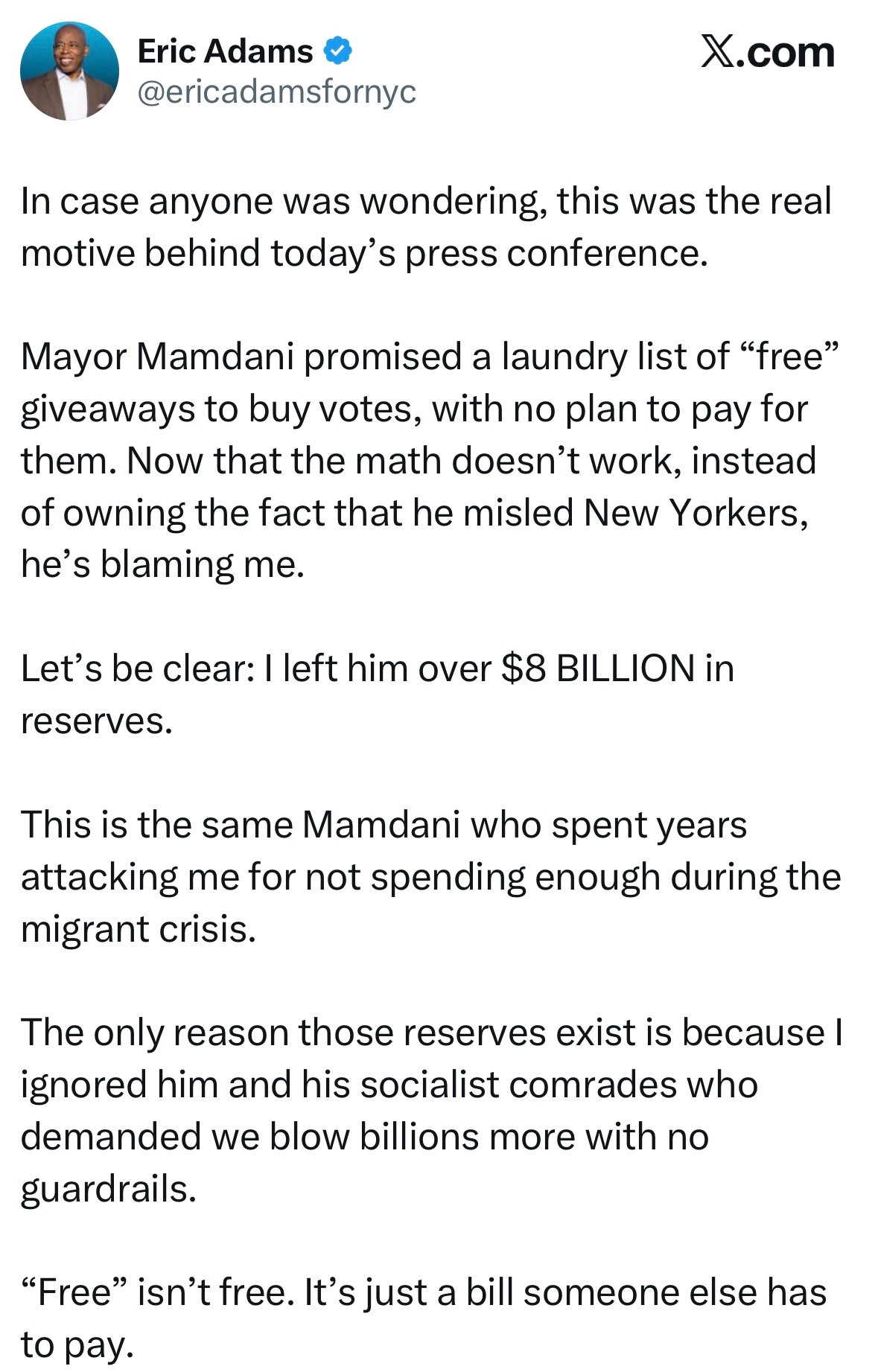 纽约新任市长佐兰·马姆达尼在记者会上表示，纽约市正面临一个出乎意料的100亿美元