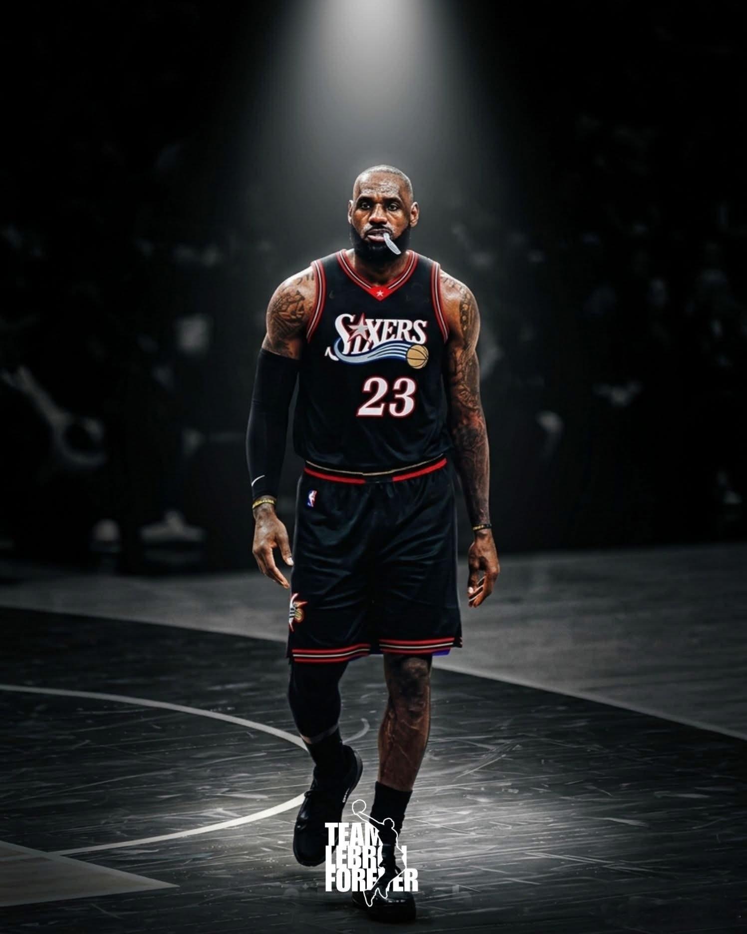 詹姆斯 如果有人告诉你，NBA历史上有一位球员完成了以下所有壮举： —...
