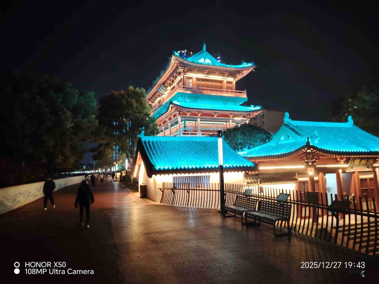 我的今日状态：🏝️旅行度假我这里的天气：🌤️多云2025年12月27日赏九