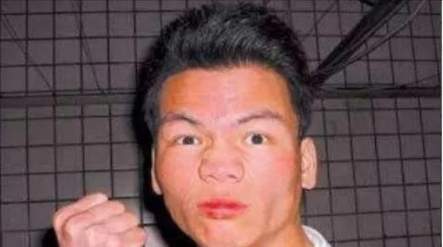 2003年，林某来到317宿舍邀马加爵去食堂吃饭，马加爵卧病不起，林某便带回两份