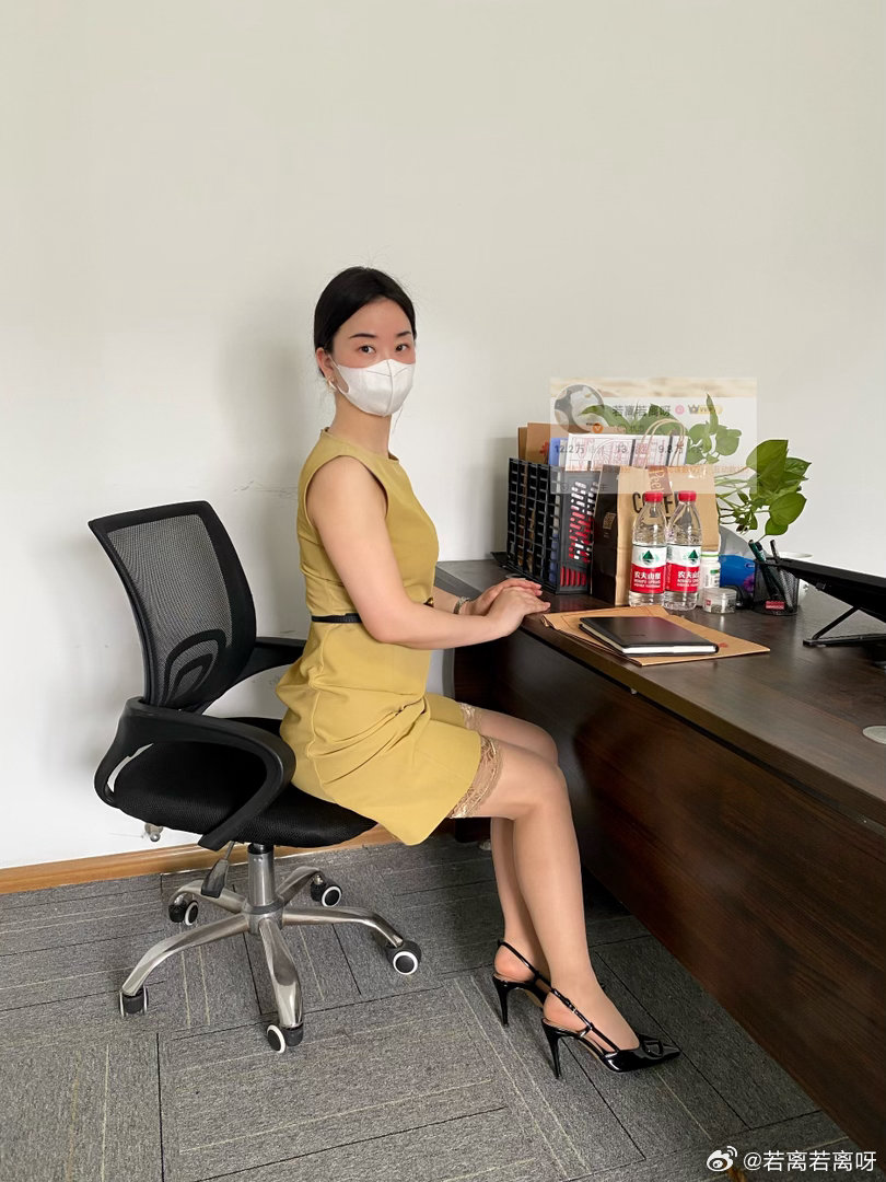 偏爱简单的穿搭，轻松随性。简约穿搭今日穿搭(ootd)连衣裙