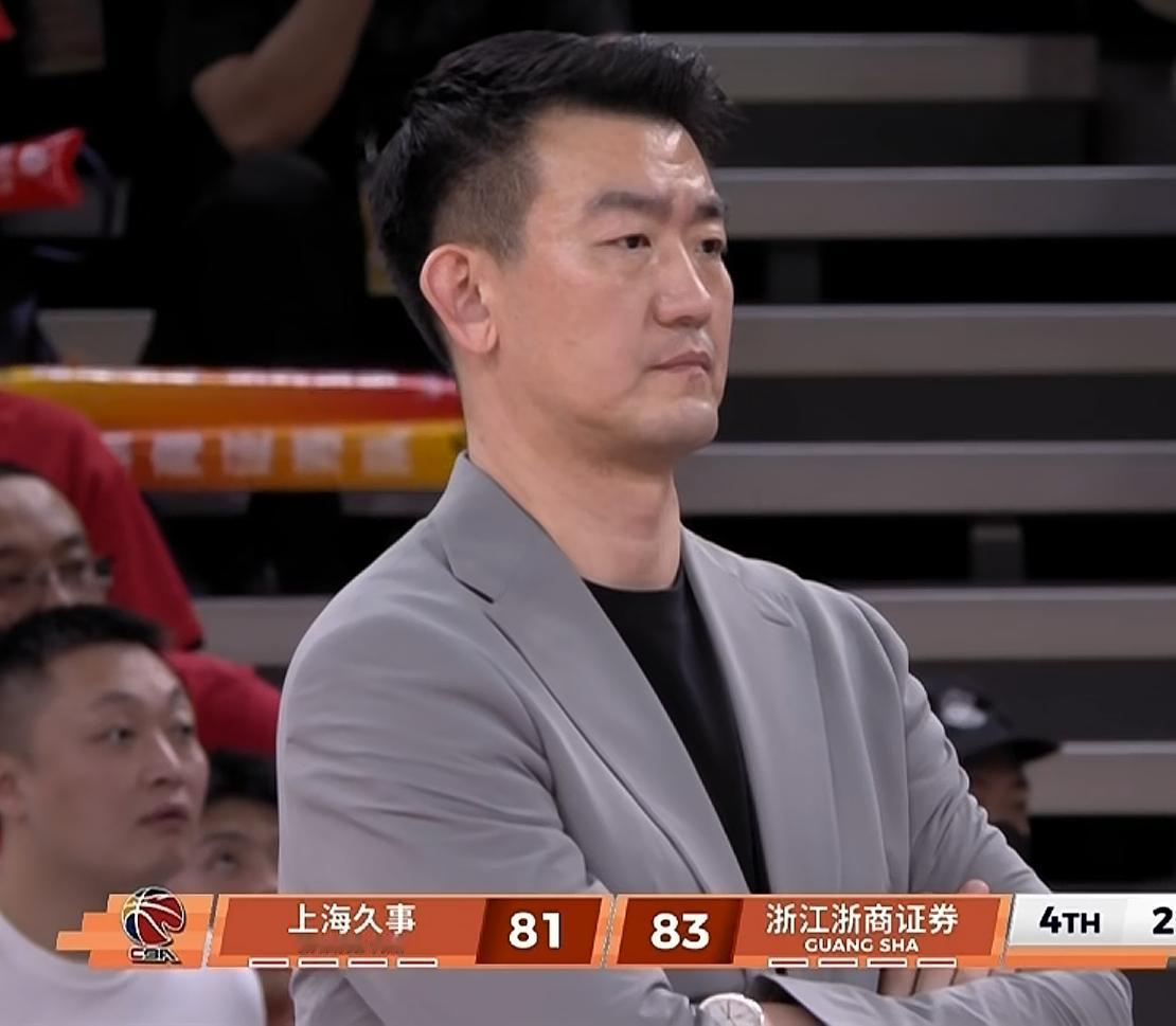 体重增加的胡金秋最后悔的一件事就是：上场比赛最后几秒钟古德温断掉布朗球的时候，他