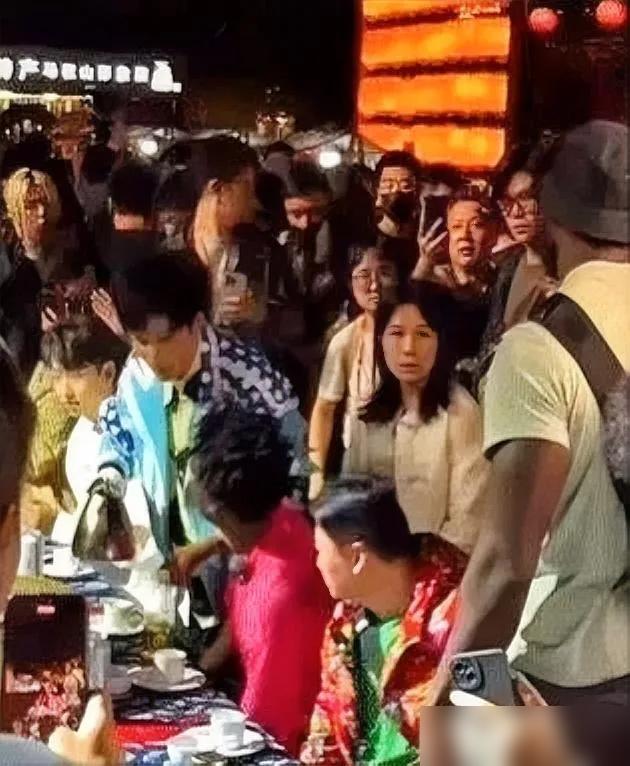 娱乐圈这碗饭真是越吃越魔幻！卤鹅哥追着甲亢哥跑遍五座城，明星车队说甩人就甩人，文