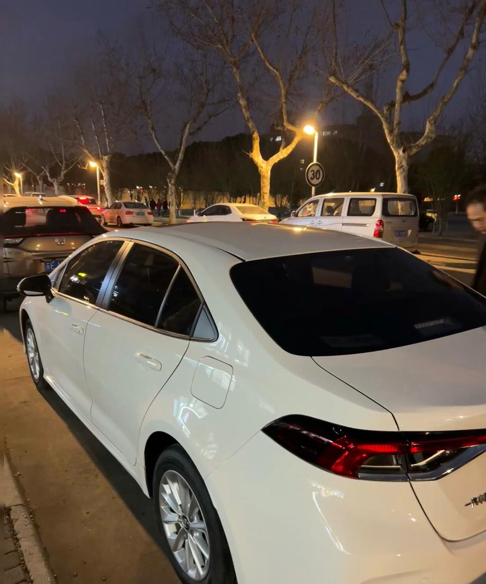 2018年弟弟跟风买了卡罗拉，说小区王大爷开着跑了8年没大修；2020年妹妹换车