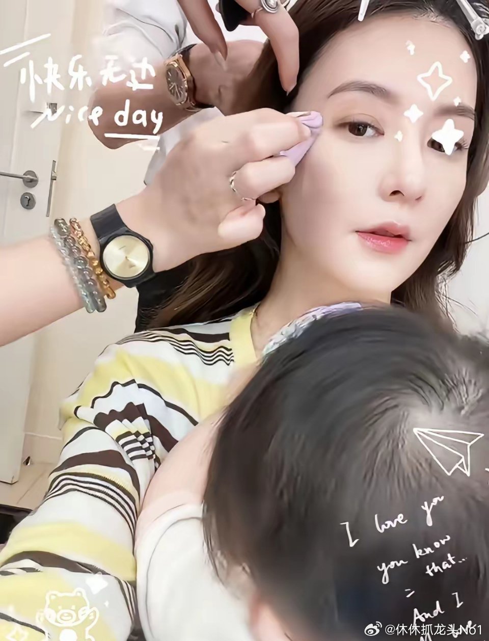 郭富城老婆带娃上班，方媛抱着三胎女儿化妆，8个月三妹头型睡得好圆，小姑娘遗传妈妈