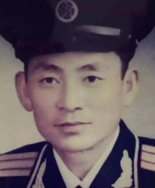 演员何政军说：“我父亲何绍宽是位老红军，曾是刘伯承元帅的三个贴身卫士之一，他有个