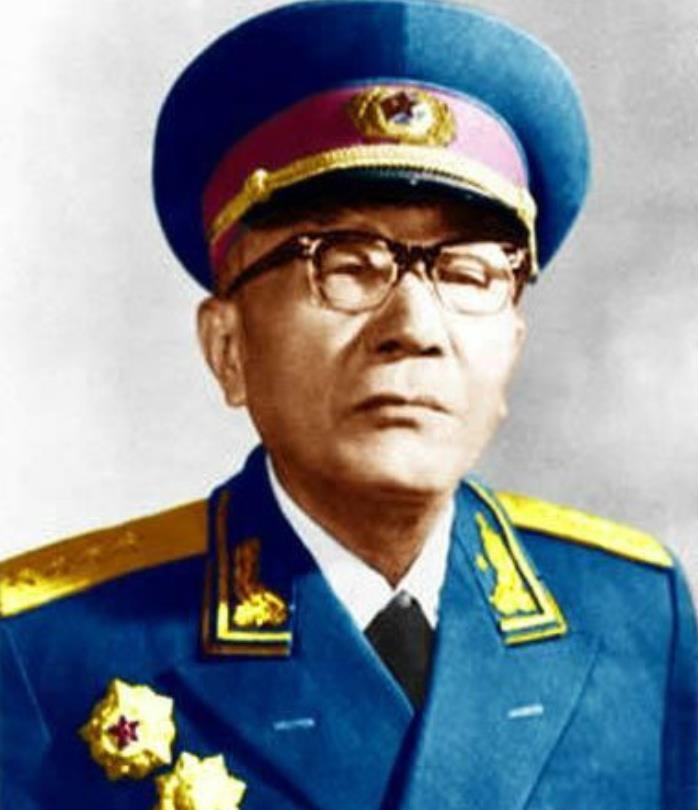 1952年，黄克诚的岳父因贩卖鸦片罪被判死刑，行刑前，黄克诚找到负责此案的干部，