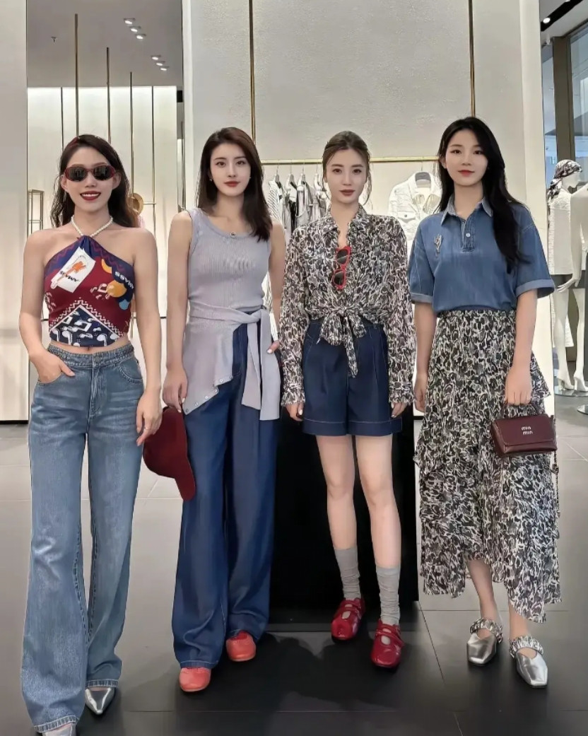 四位美女辣妈，我喜欢左边第二位