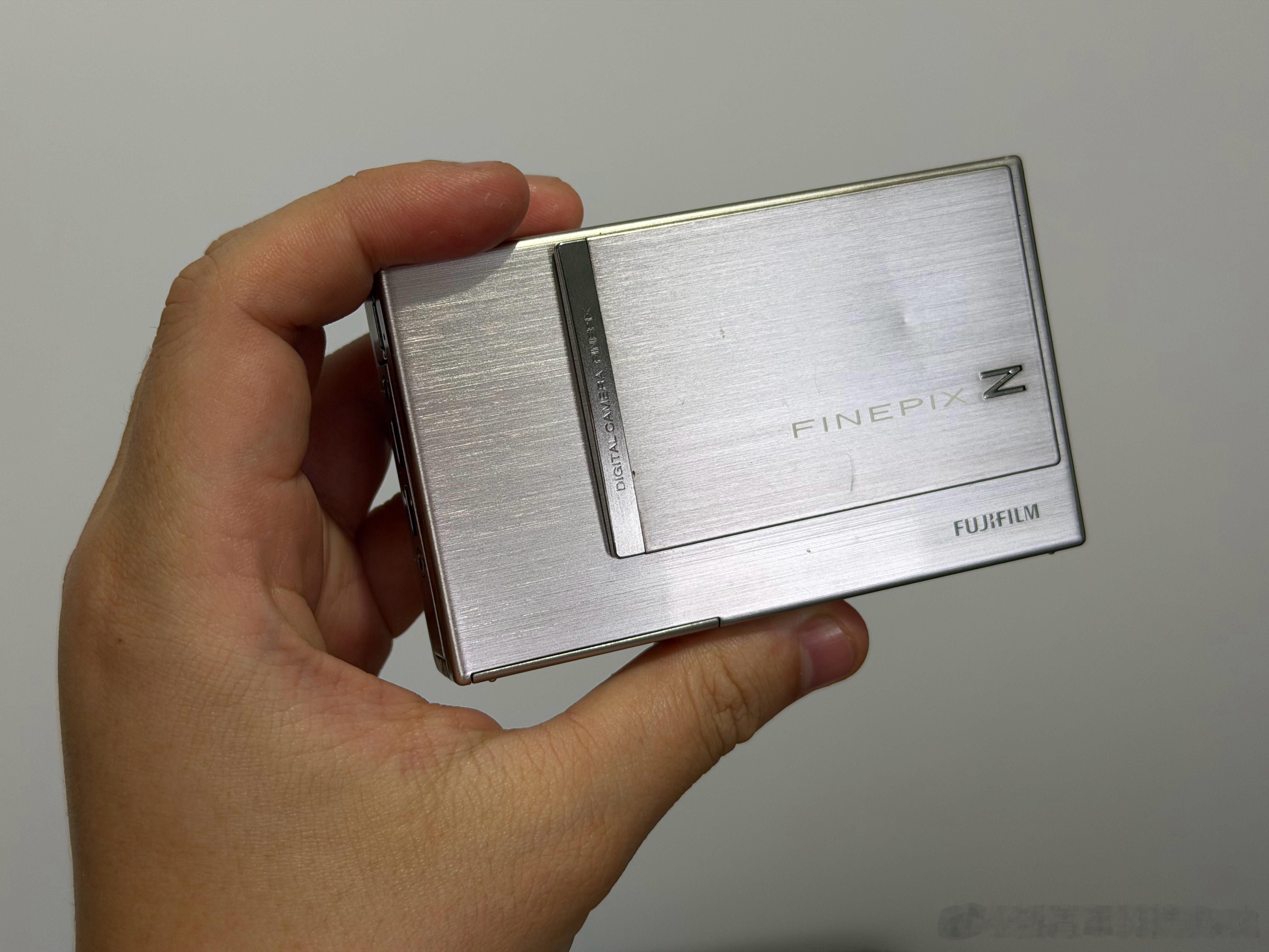 二手CCD价格暴涨你还别说，周围女生出门手里真的是人手一个CCD相机或者老款iP