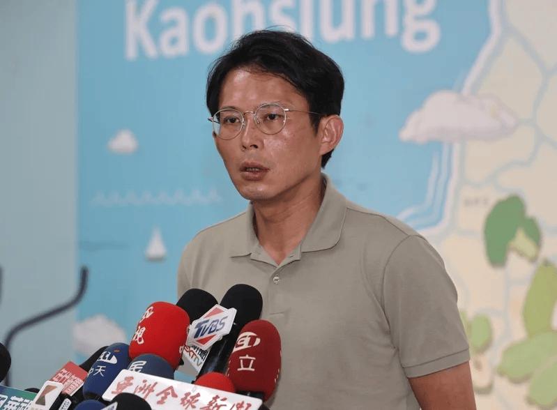 4月1日，民众党陆配立委李贞秀公开爆料，新竹市长高虹安收受创党主席柯文哲700万