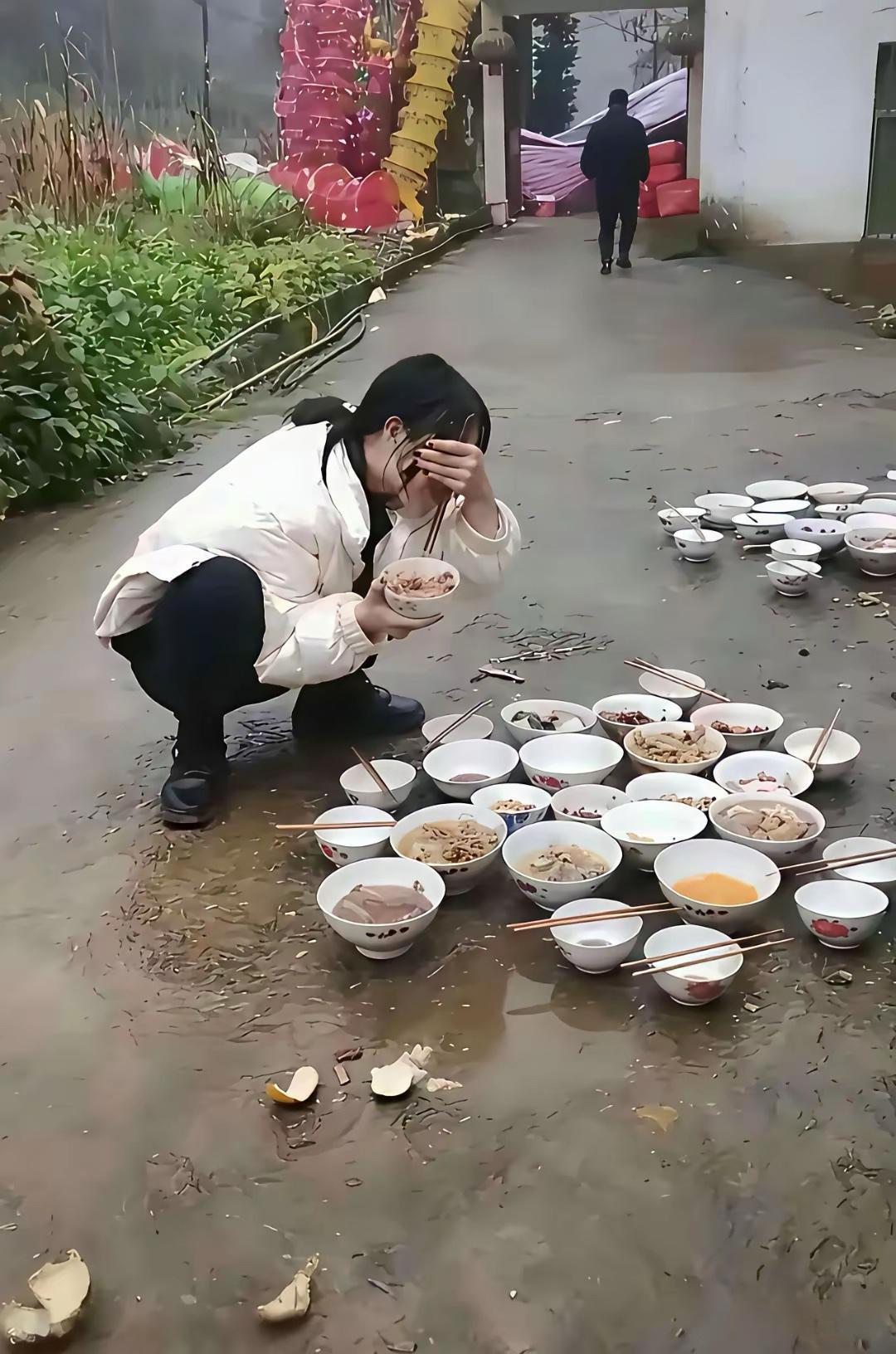 这是哪里的习俗，也太随便了吧，还能吃下去不[捂脸哭]