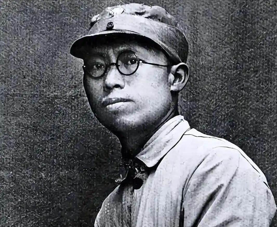 1942年，山东一个日本医生冒死救出26名八路军，全军感激涕零，罗荣桓却冷冷地说