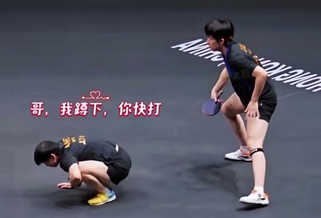 莎莎的预判，让对面的蒯曼笑出声。沙头混双和小石头蒯曼比赛，莎莎一个高抛球，赶紧