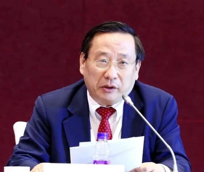 老外问：“有人不想统一怎么办？”高志凯直接回：林肯总统早就答了。南方不想回，林肯