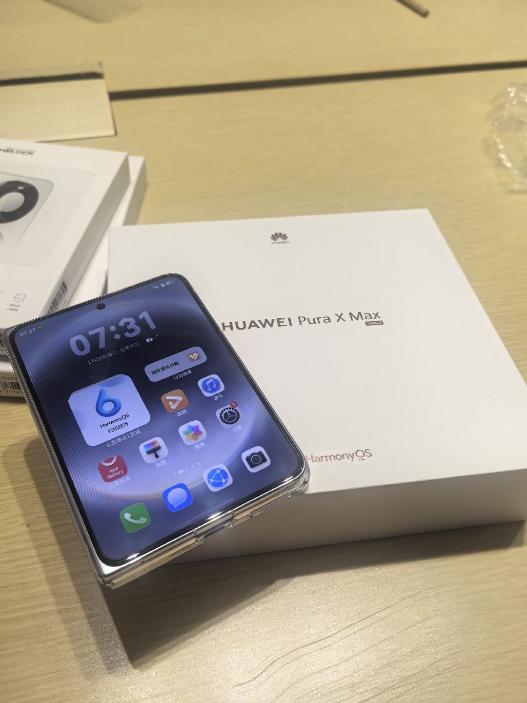 努力是假的天赋是假的只有我老公给我买的华为puraxmax是真的不明白有什么好炫耀的其实我一直觉得被
