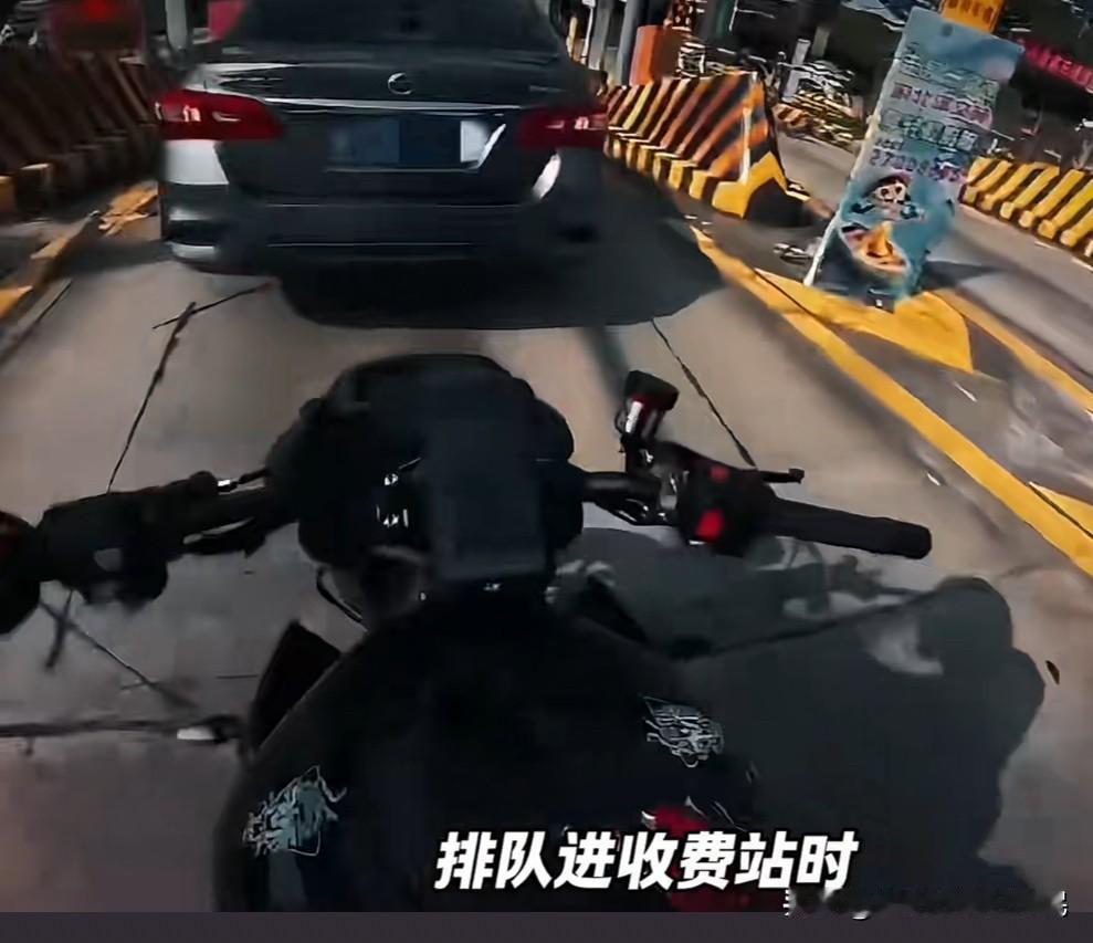 “别把别人的宽容当软弱更别听路人一句瞎话就想甩锅”自己一定要有主见，不要旁边
