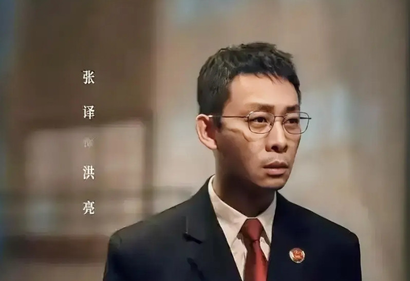 张译把角色演活了！电视剧《以法之名》张译演出了立体丰满的洪亮。“我们不光是检察官