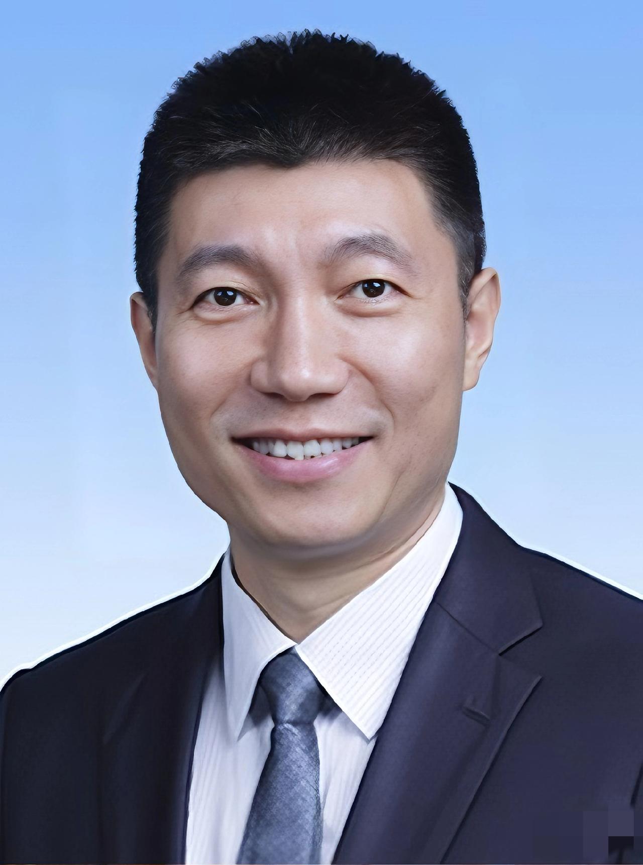 大胆猜测一下，郝戎为啥选择主动投案？水太深了……这事儿真不是表面那么简单。