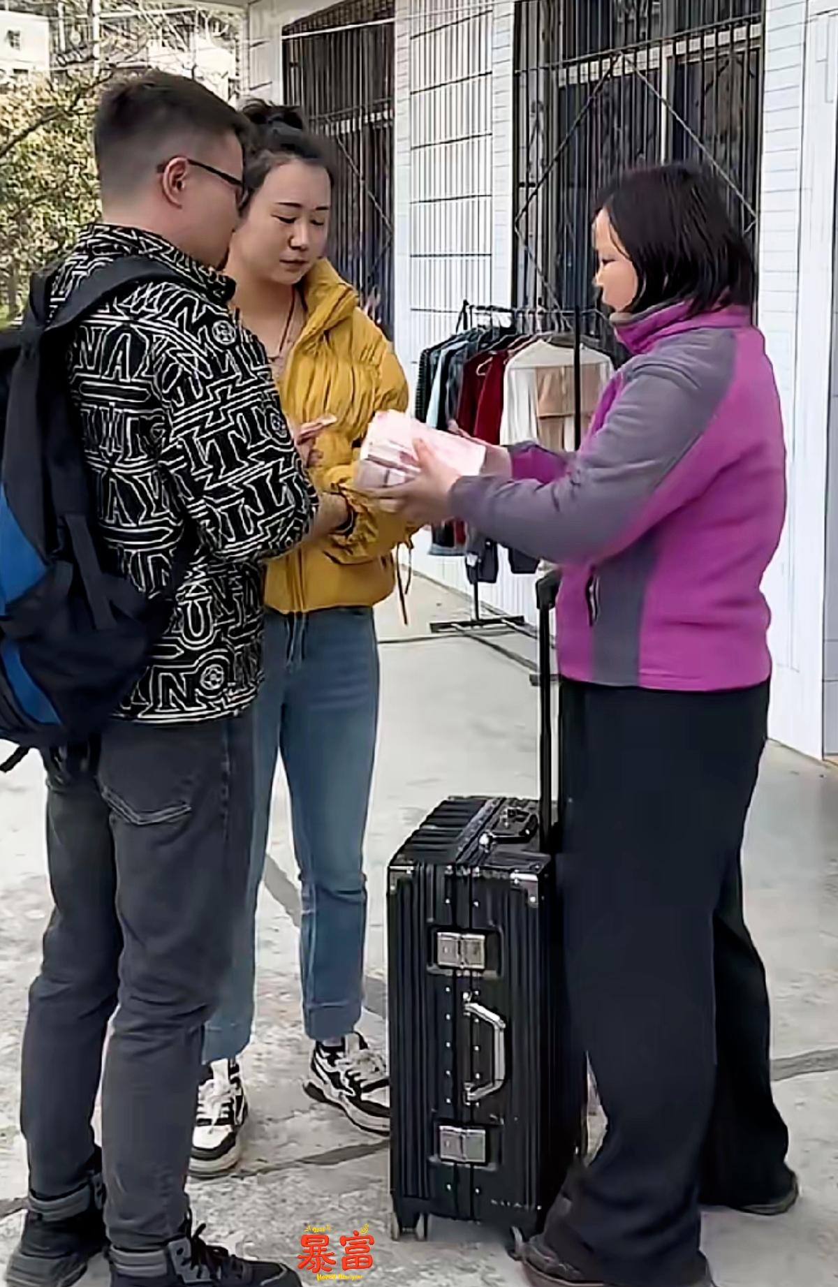 本来以为是偏心丈母娘，看完才知道，这才是真正的一家人。四川