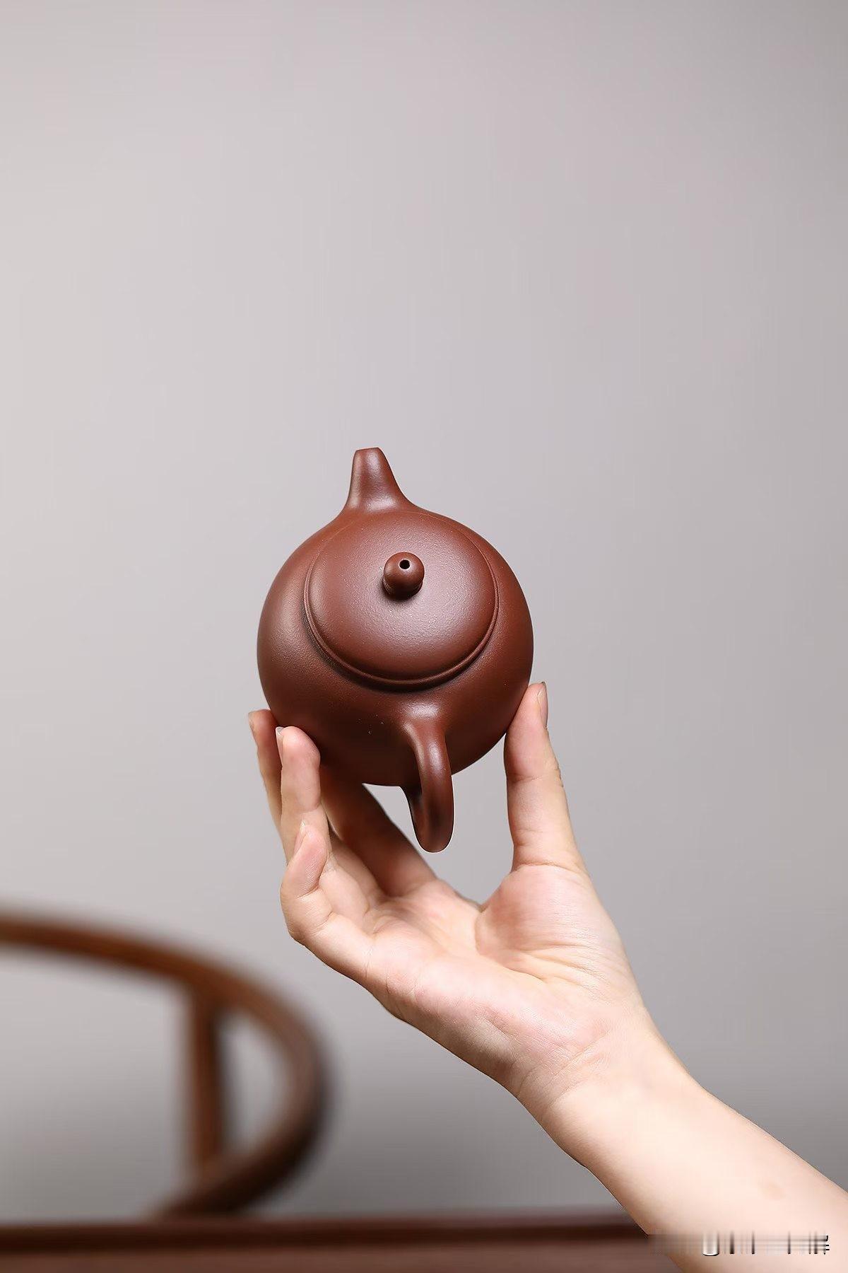 紫砂壶包浆记住这3点，轻松养出玉质感！很多壶友对紫砂壶感兴趣，可能就是从包浆开