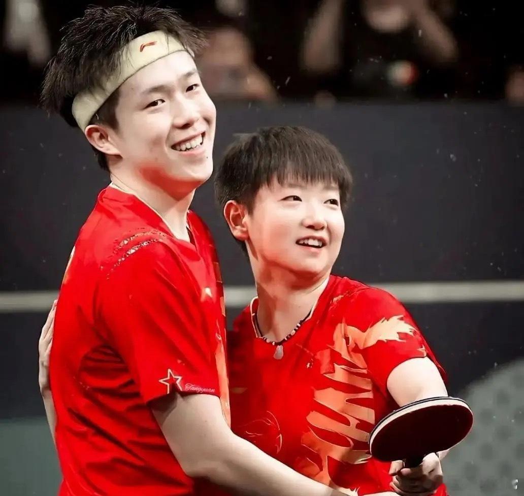目前香港年度总决赛结束之后，孙颖莎和王楚钦他们正在备战月底进行的乒超总决赛，冲击