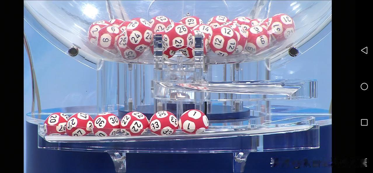 006期双色球随想上期开出5大1小，连续两期大小号和大小尾号呈现偏态分布，2