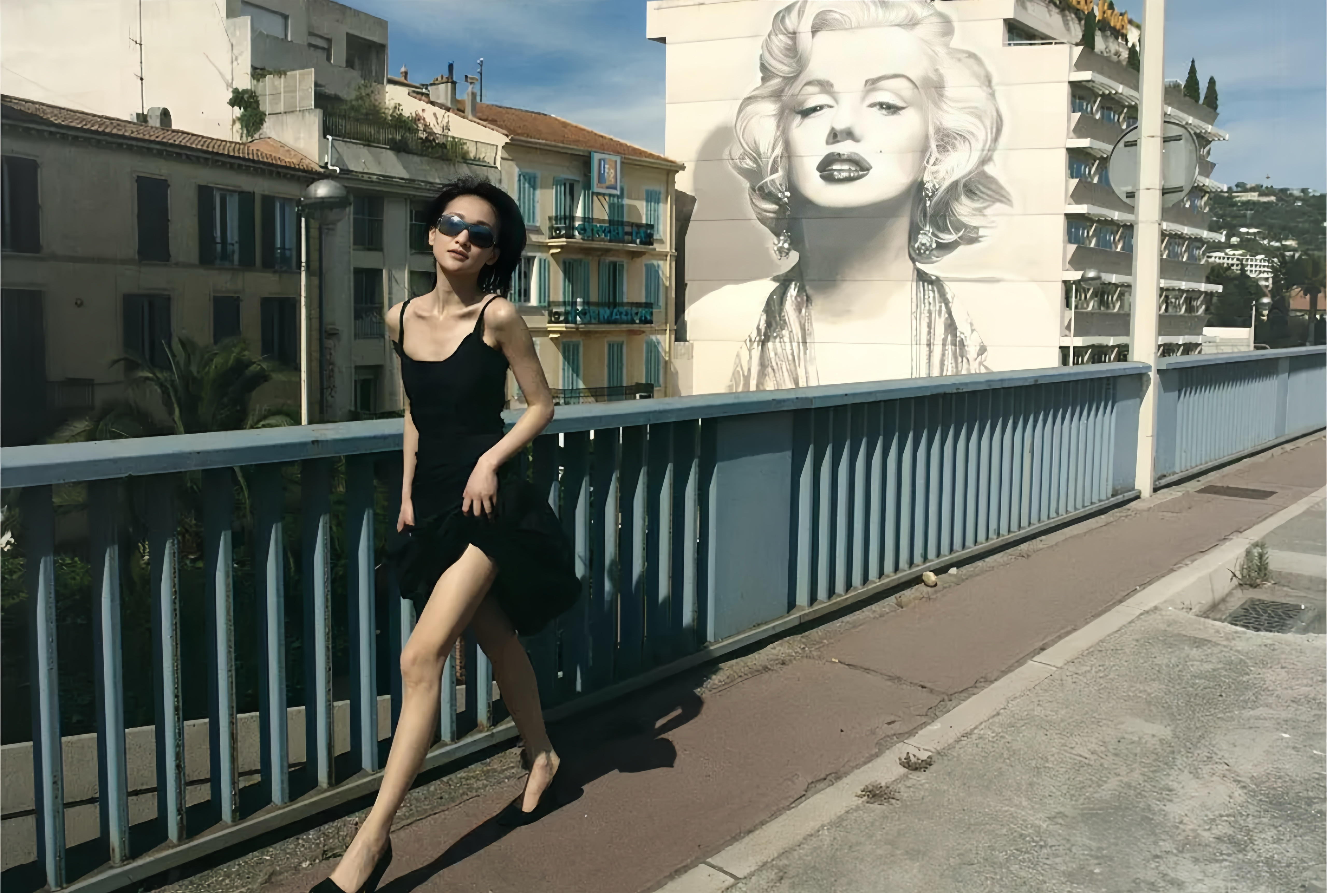 2006年周迅在戛纳街头拍的这组照片，终于知道了什么叫星味冲天