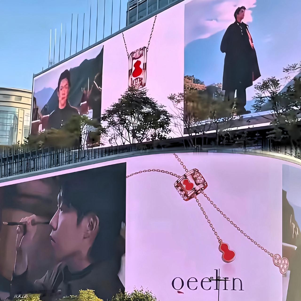 太炸了！这牌子是真宠啊！直接把杭州西湖天幕大屏给包了，68万啊！这排面拉