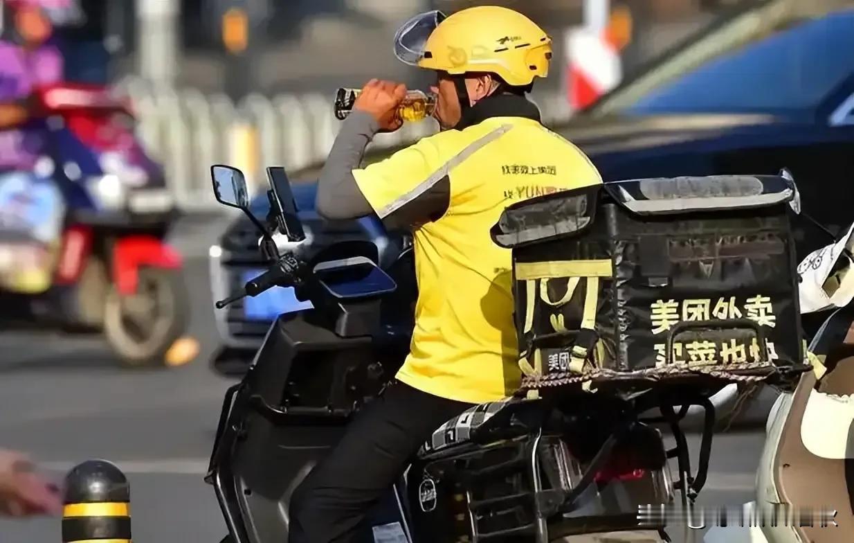 听说“外卖大战”被叫停了？网友一句话亮了。“亏钱的愿意，送外卖的愿意，做外卖