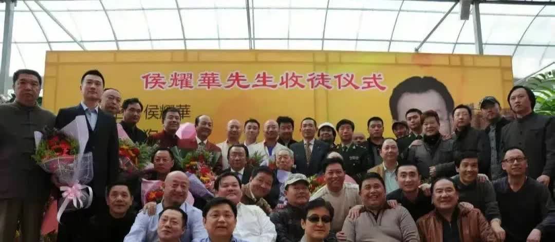 谢雷谈侯耀华：师父当年是京城最大的穴头，我拜他就为当文化商人谢雷拜侯耀华为师