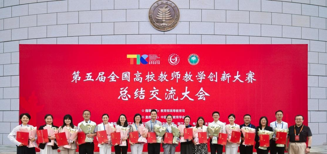 12.7万教师参赛，只有588门课杀进决赛上外第一次拿到全国奖，靠的竟是一门“