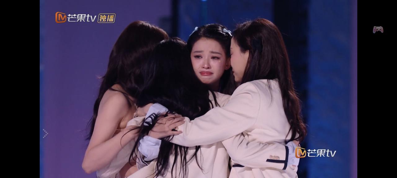 孙怡啊，估计给的镜头最多的。她每场都哭，这次二公的表现不咋地，她跑掉了。上一场队