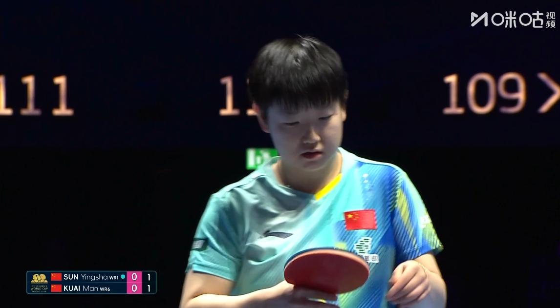 莎莎真是太有心眼了，猜中硬币后竟然选择了挑边，刘国正也是特别惊讶，大多数都会选