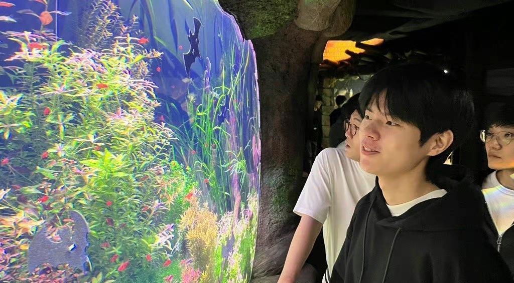 Deft又跟演员女友穿情侣装, DRX否认入账五千万: 子虚乌有