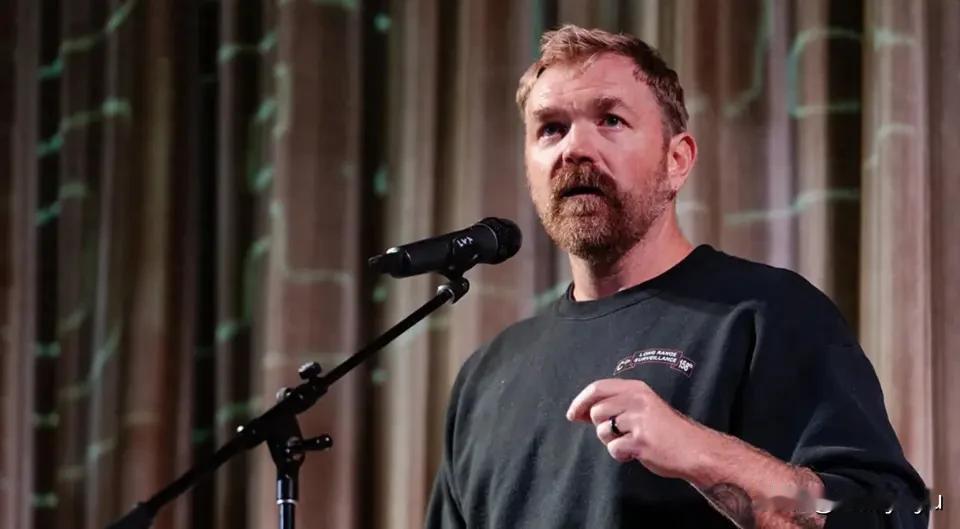 放话“关停白宫”！这位养牡蛎的退伍兵，成了民主党的一枚“险棋”格雷厄姆·普拉特