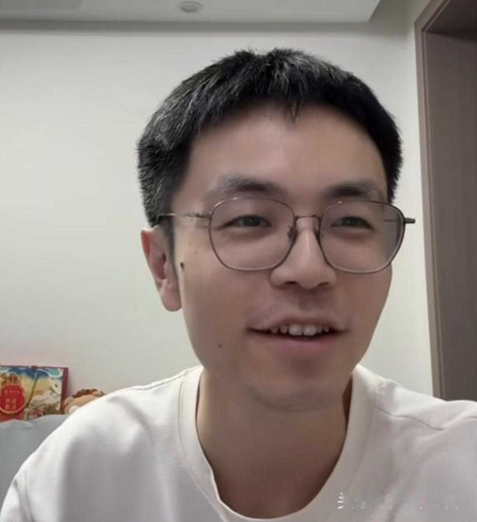小钱：大家不用过度焦虑，器材提前备好就行，多给莎莎、王楚钦一点沉淀调整的时间。全