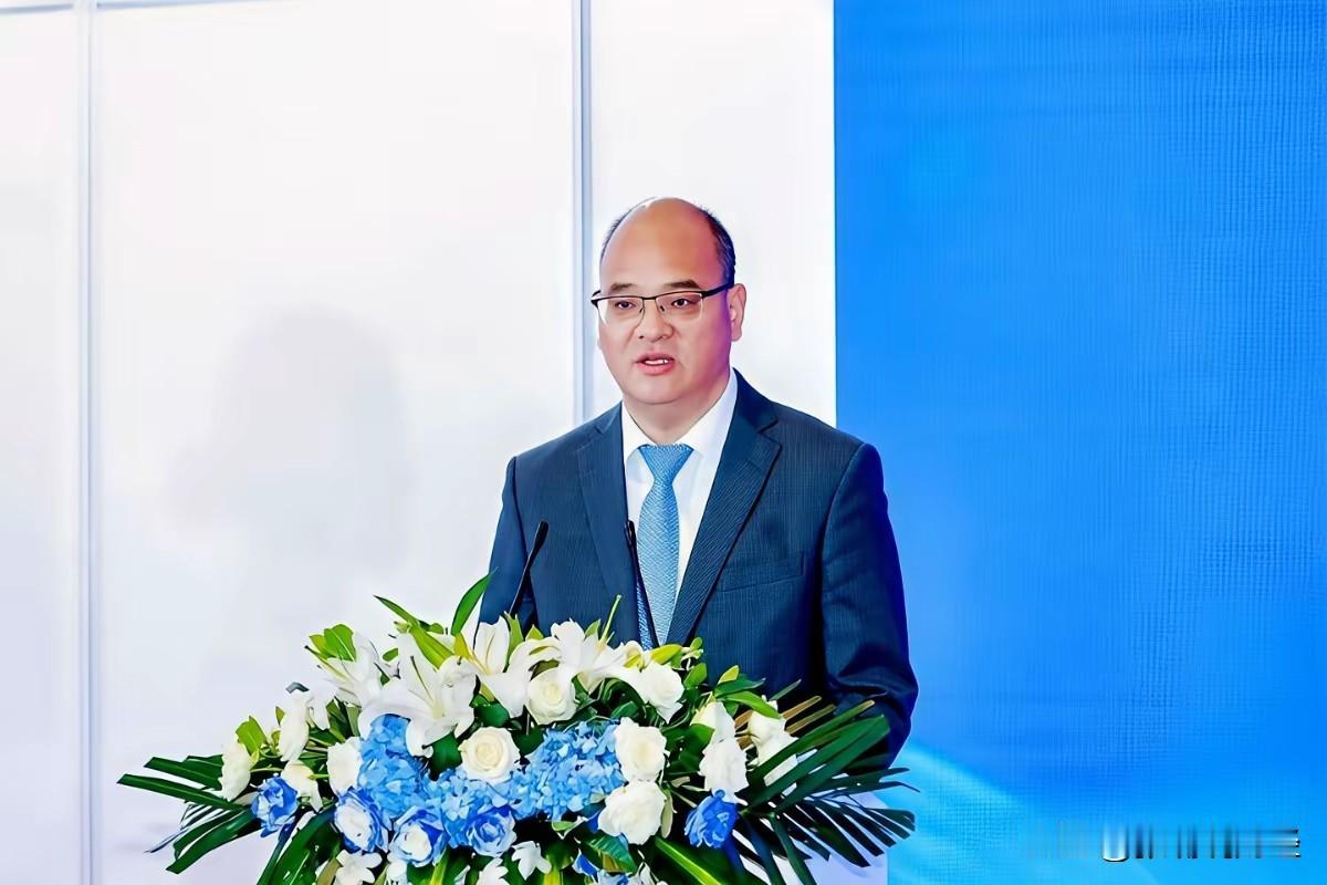 今年54岁的任宇做梦也想不到，会倒在两年前的一次境外醉酒闹事上，仕途就此画上句号