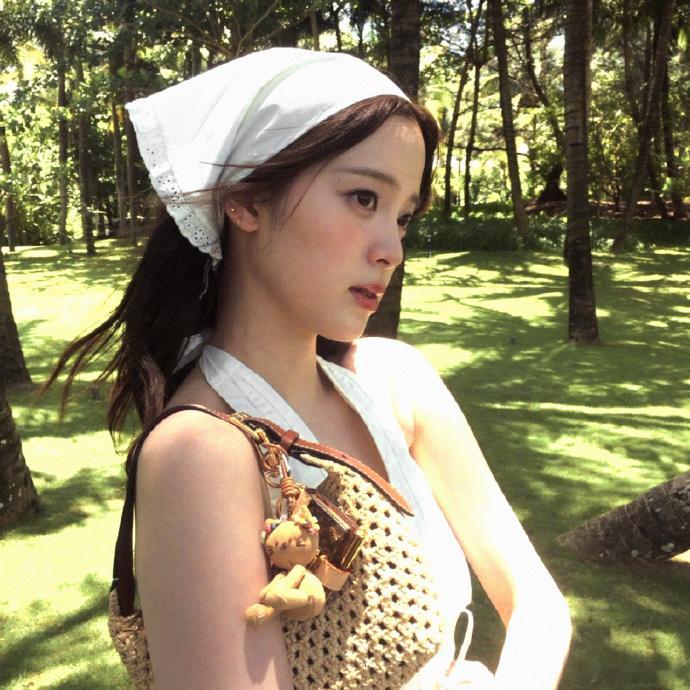 欧阳娜娜有自己的offer看了娜比的入职Vlog直接被圈粉！从Vlog鼻祖火遍全