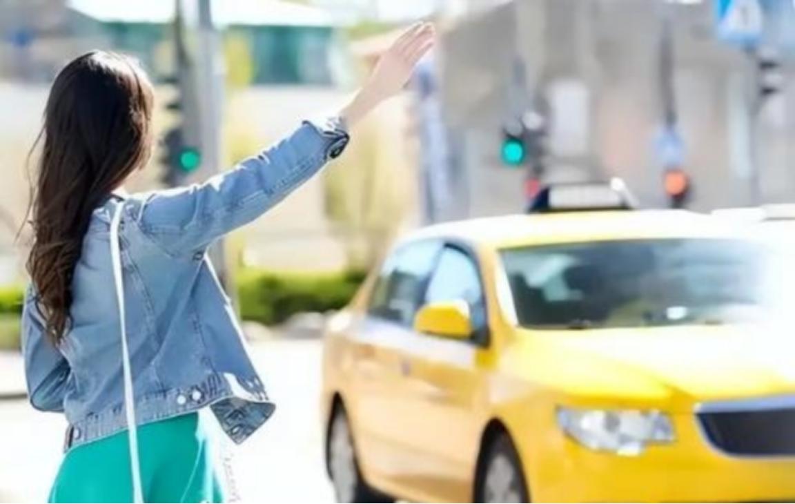 为什么大家现在宁愿等网约车，也不坐出租车？很简单，因为现在的出租车，已经彻底活成