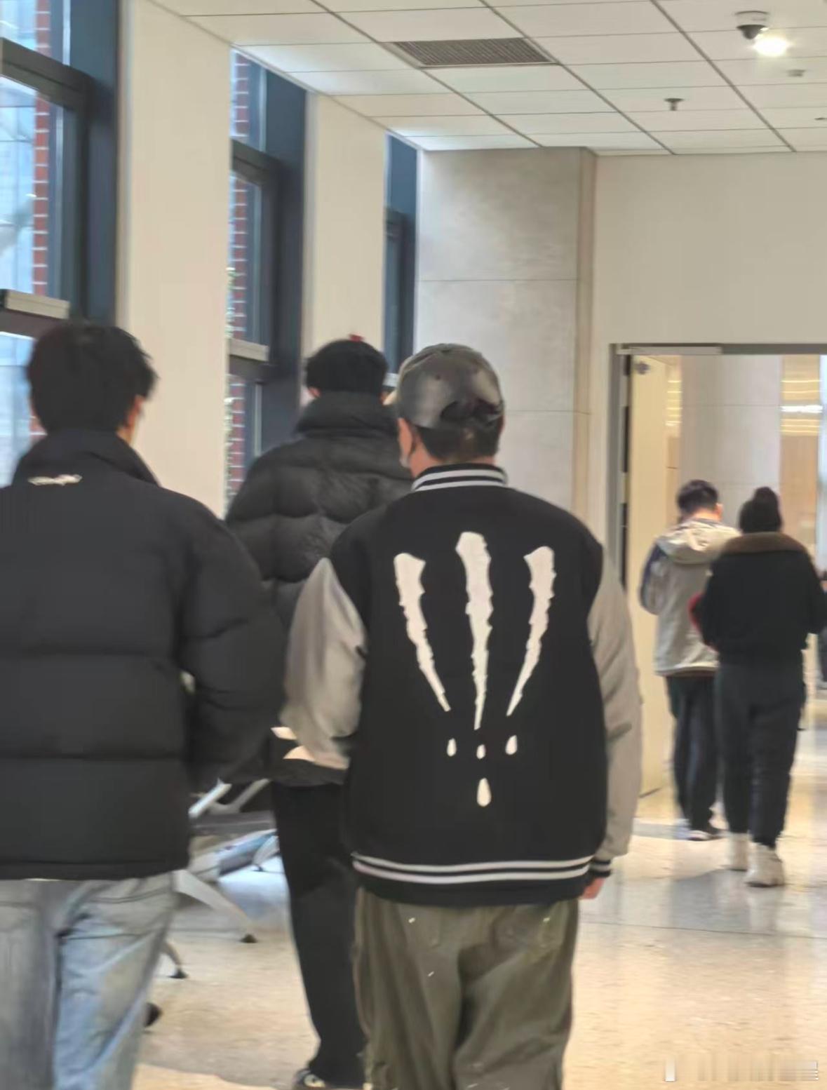 网友医院偶遇敖瑞鹏偶遇敖瑞鹏医院输液网友医院偶遇敖瑞鹏输液