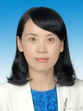 组织培养一名女副厅长是非常不容易的，特别是对无党派人士，能够晋升为副厅长，离不开